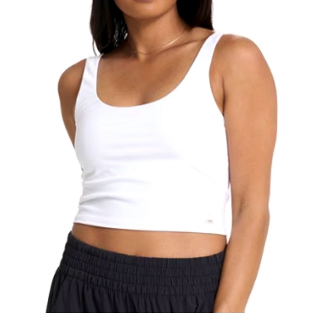 Vuori Daily Crop. White. Small. NWT